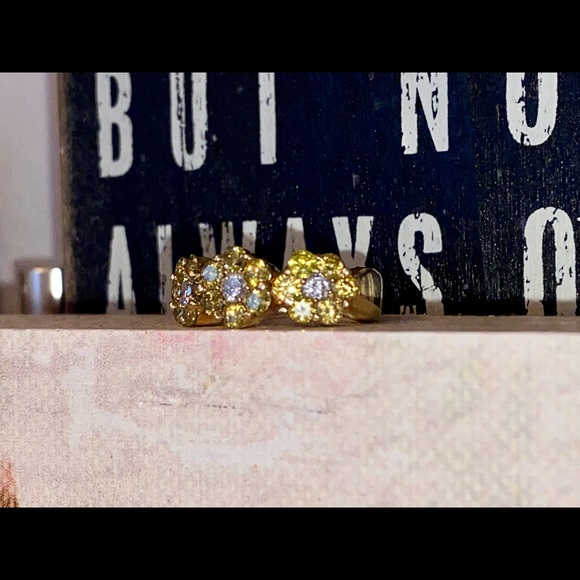 ❌SOLD❌14k yellow diamond and white diamond flower ring in yellow gold - Picture 5 of 9